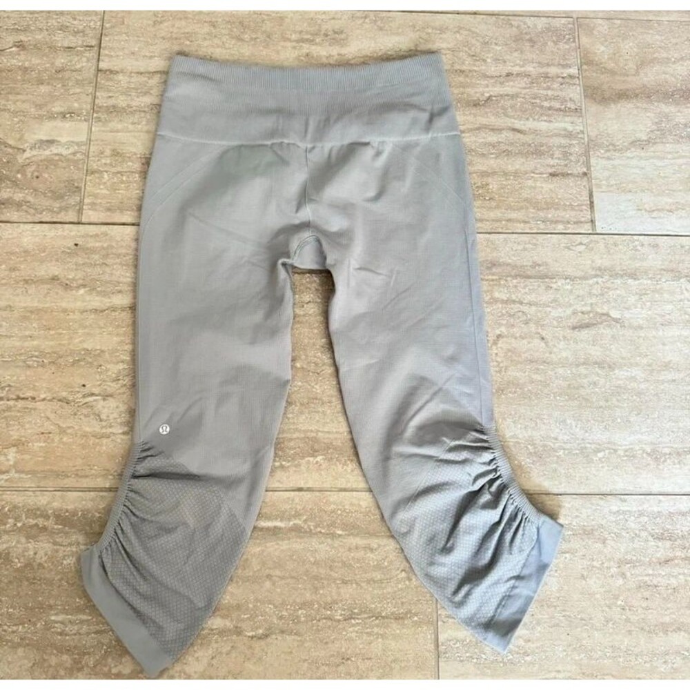 Y2K style Lululemon Athletica Awakening crop leggings yoga running workout Sz 10
